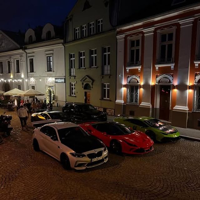 Motoryzacja - zespół Penthouse Office poza biurem