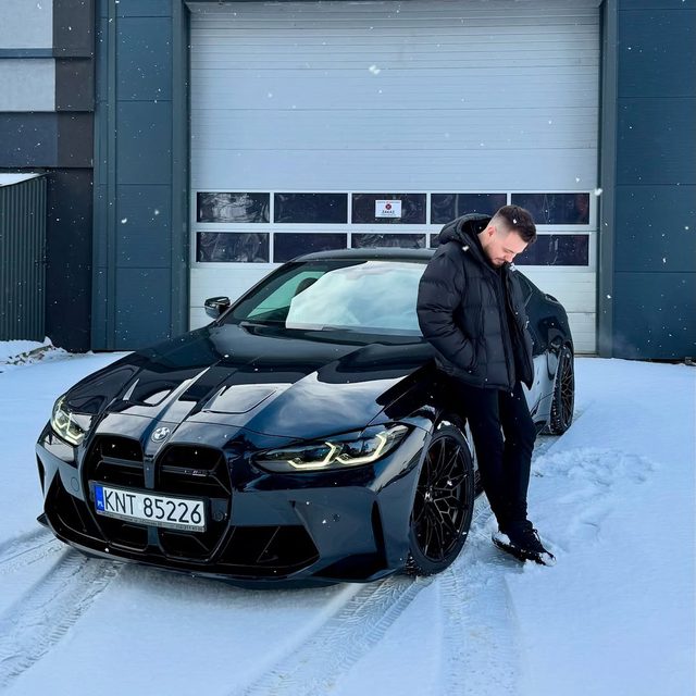 Motoryzacja - zespół Penthouse Office poza biurem