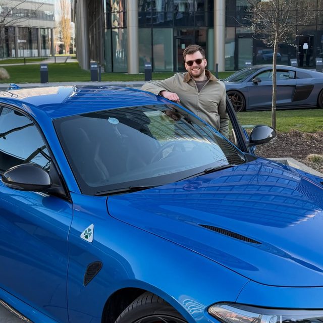 Motoryzacja - zespół Penthouse Office poza biurem
